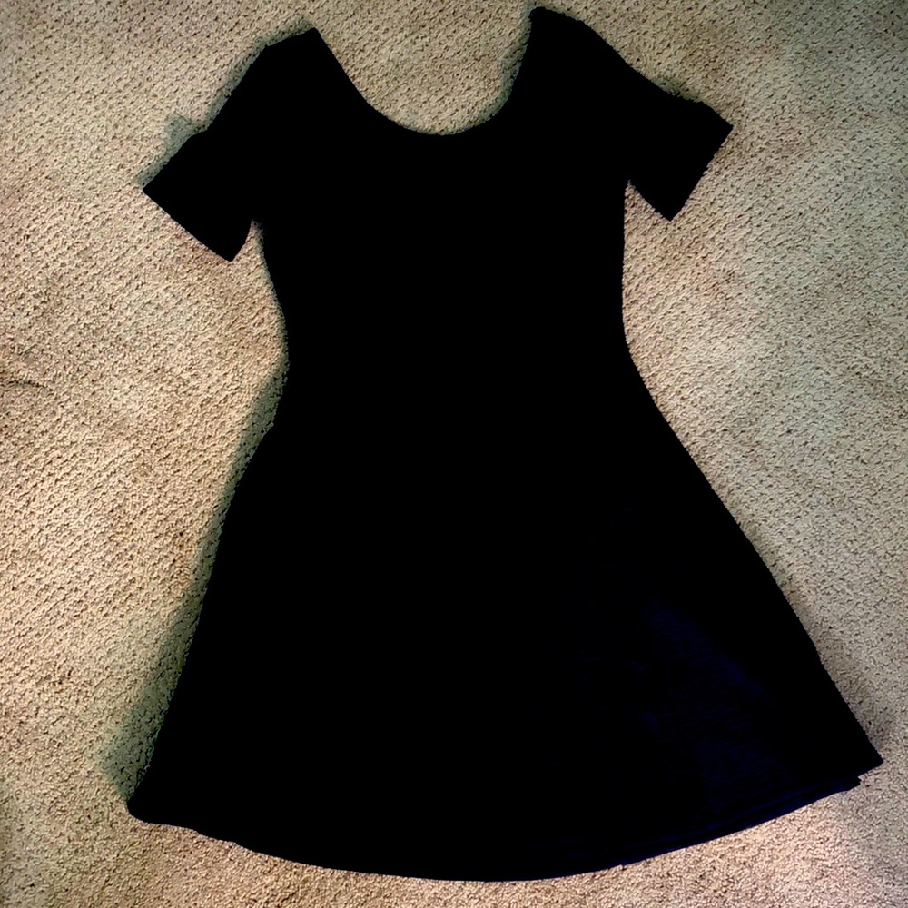 🟢 H&M Most Flattering Black Dress